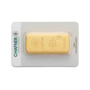 Detailaufnahme der Vorderseite eines gegossenen 1 Kilogramm Goldbarrens von C. Hafner mit Logo, Gewicht und Reinheitsangabe.