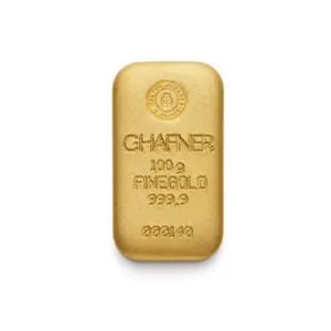 Detailaufnahme der Vorderseite eines gegossenen 100 Gramm Goldbarrens von C. Hafner mit Gewichts- und Reinheitsangabe.