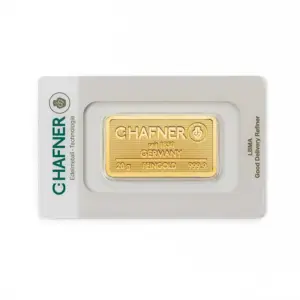 Detailaufnahme der Vorderseite eines geprägten 20 Gramm Goldbarrens von C. Hafner mit Logo, Gewicht und Reinheitsangabe.