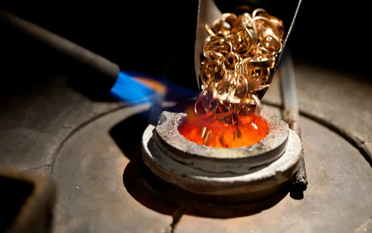 apex-metalle-schmelze