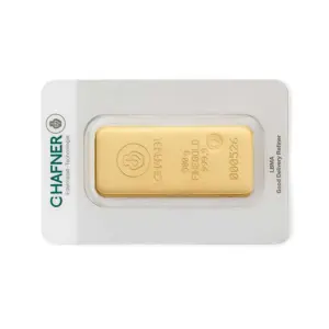 Detailaufnahme der Vorderseite eines gegossenen 500 Gramm Goldbarrens von C. Hafner mit Logo, Gewicht und Reinheit.