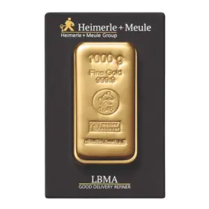 Gegossener 1000 Gramm Goldbarren von Heimerle + Meule sicher verpackt in einer schwarzen CertiCard mit LBMA-Hinweis.
