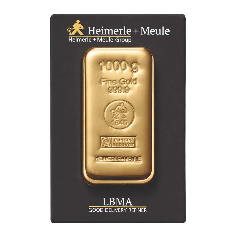 Gegossener 1000 Gramm Goldbarren von Heimerle + Meule sicher verpackt in einer schwarzen CertiCard mit LBMA-Hinweis.